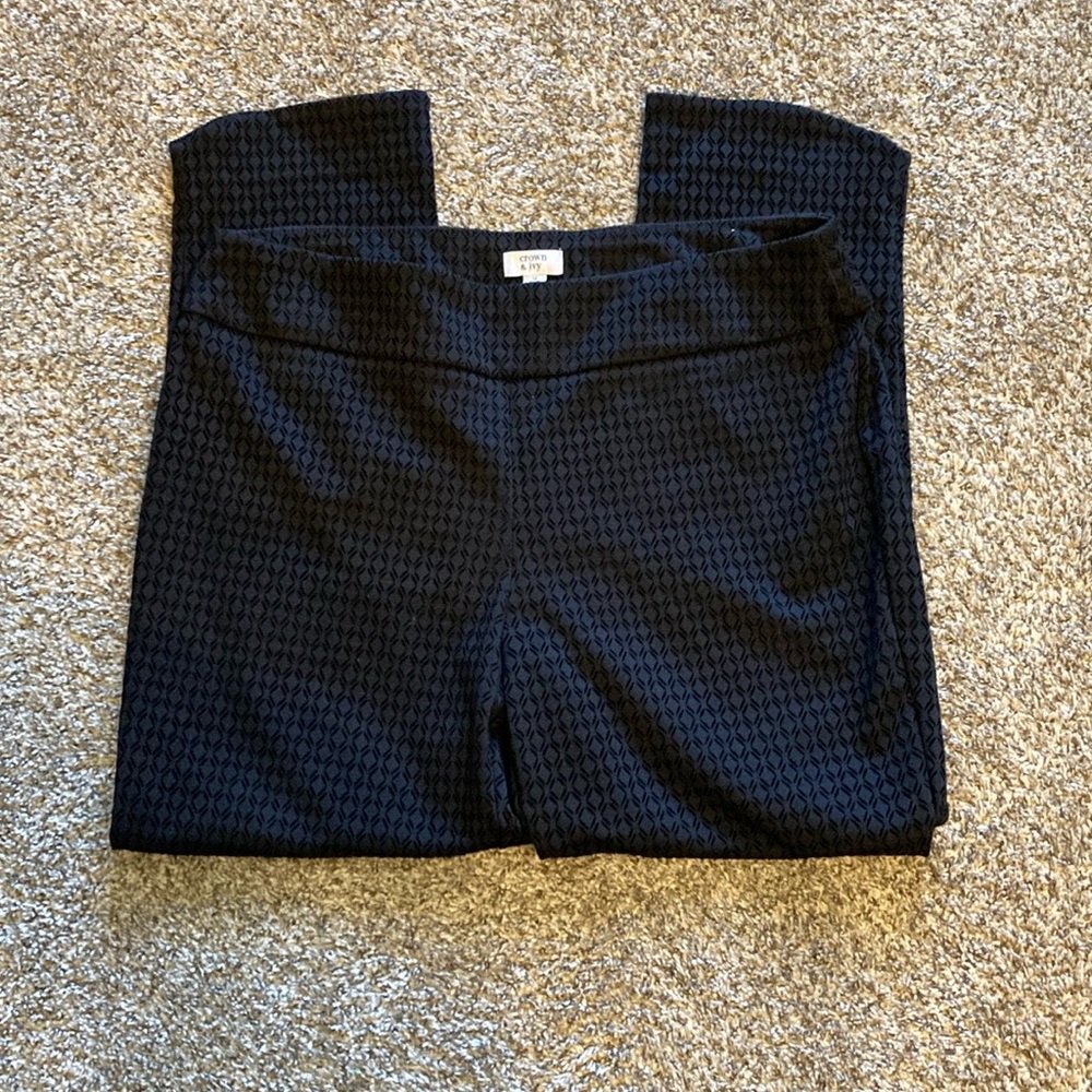 Crown & Ivy Black Patterned Ankle Pants